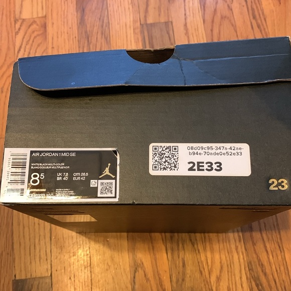 Selling Air Jordan 1 Mid SE ‘Diamond’. Size 8.5 Good condition Semi New. - Picture 6 of 11